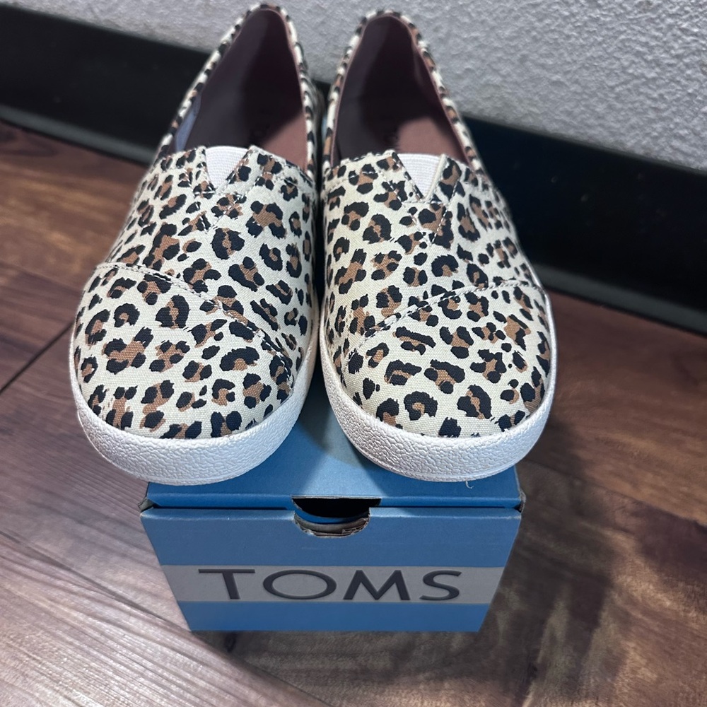 Brand New with Box Toms Avalon Slip-On Shoes Leopard Print Size 6